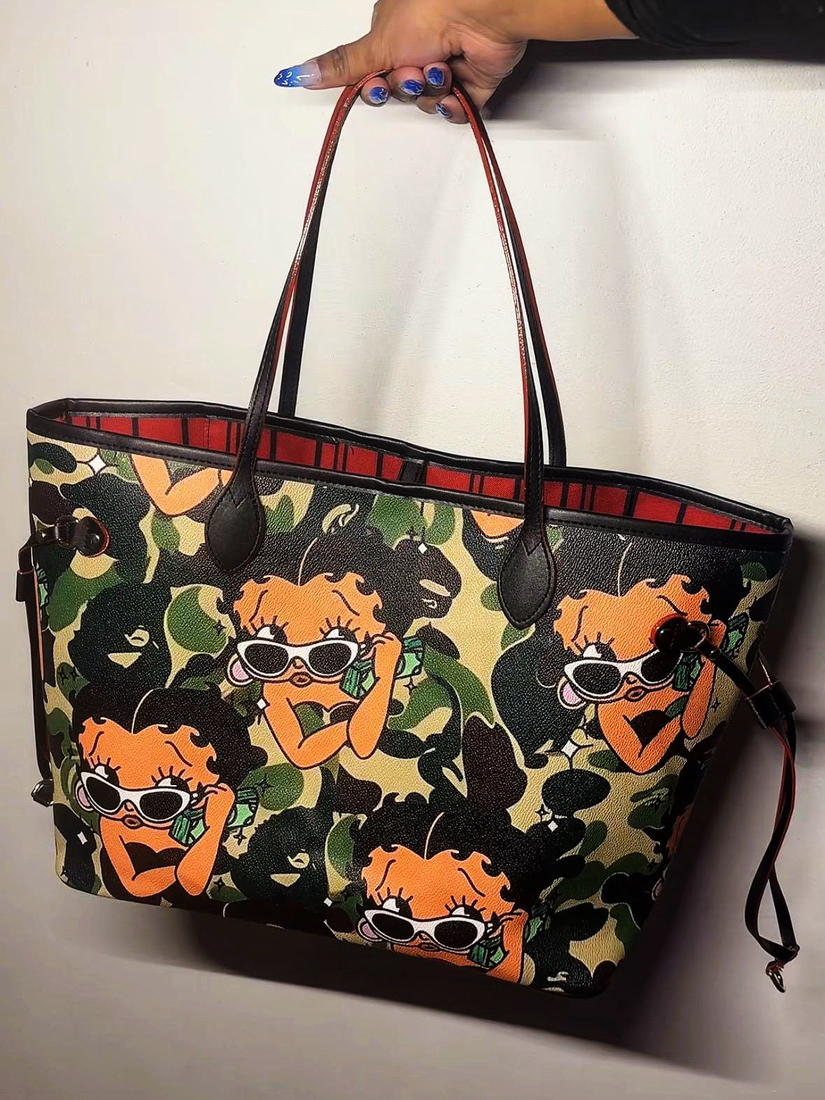 Betty Money - Précommande